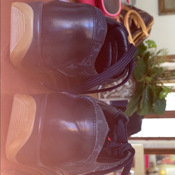 AUTHENTIC LV navy monogram canvas & leather sneaks - Picture 12 of 16